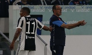 Nuovo allenatore Juve, Sarri in pole: in foto con Douglas Costa