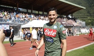 Kostas Manolas con la maglia del Napoli a Dimaro, foto Ciro De Luca