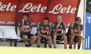 Verdi, Younes, Gaetano e Luperto in panchina. Foto Ciro De Luca