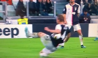 Fallo di Mano De Ligt in Juventus-Bologna