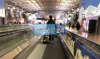 Dries Mertens in aeroporto a Bruxelles