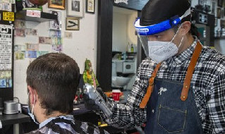 Coronavirus, appello dei parrucchieri a De Luca