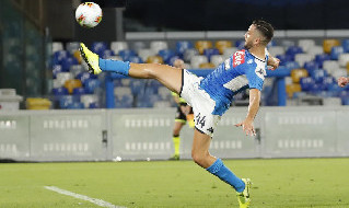 Kostas Manolas è un calciatore greco, difensore del Napoli e della Nazionale