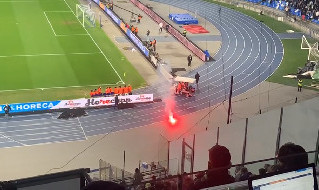 Napoli Milan 0-1: petardo dal settore ospiti