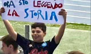 Striscione bambino Napoli