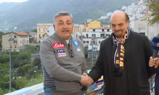 Tifosi Napoli Salernitana stretta di mano