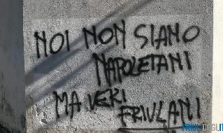 Scritte anti Napoli a Udine - Foto Friuli Oggi
