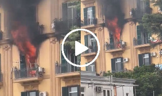 Incendio Napoli a Chiaia