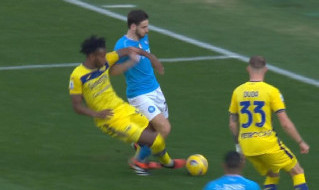 rigore Napoli Verona Kvaratskhelia