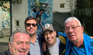 Da sinistra l'ex avvocato di Diego Armando Maradona, Angelo Pisani, il dottore commercialista e professore di diritto tributario Ezio Stellato della Factory Tax, l'artista Juan Pablo Gimenez Chec e il