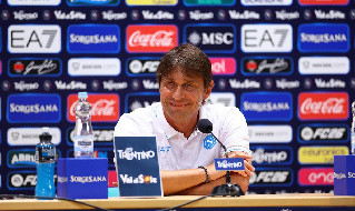 Conte in conferenza stampa a Dimaro