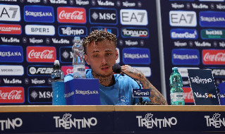Noa Lang in conferenza stampa